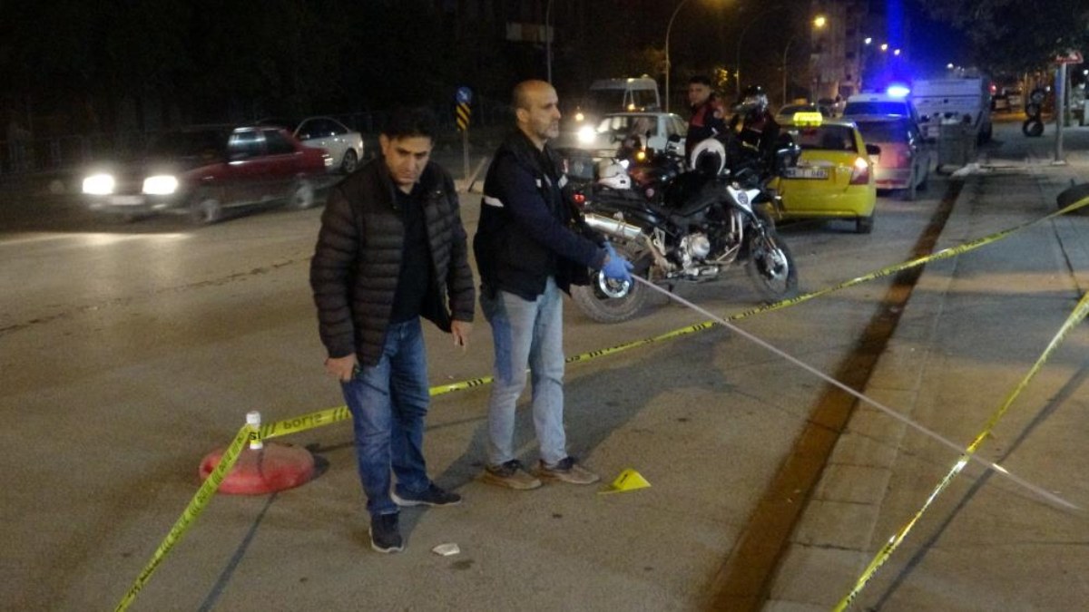 Malatya'da yol kenarında bekleyen bir kişi sırtından vuruldu