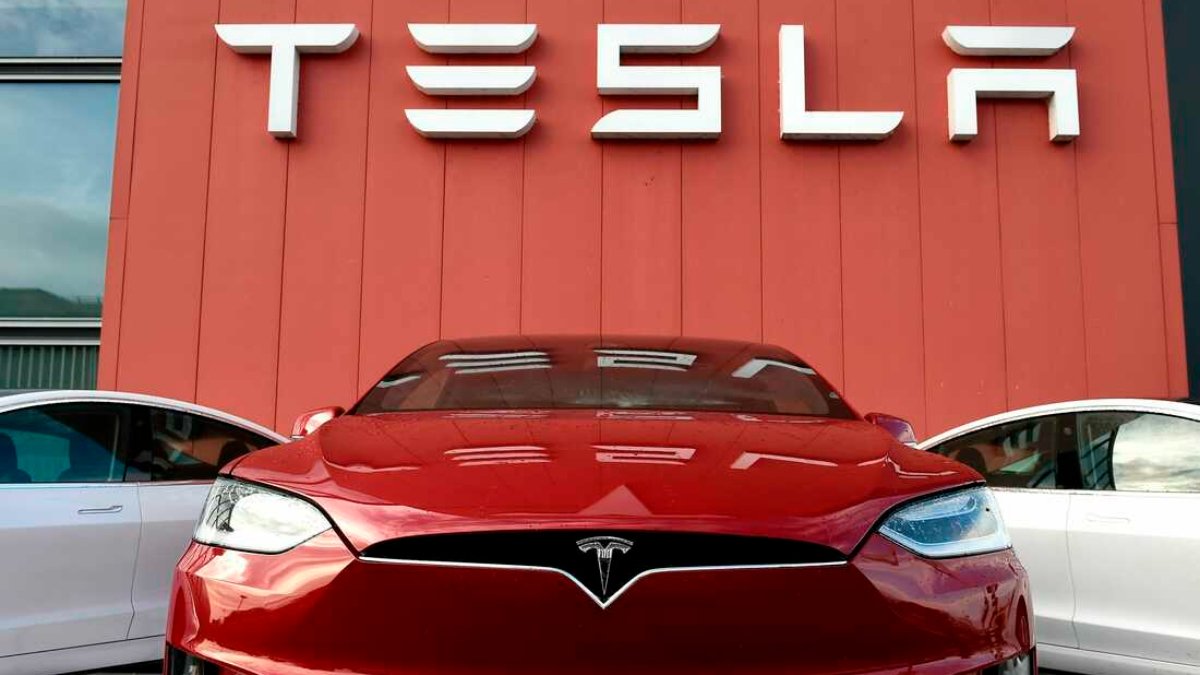 Tesla'nın karı, yaptığı indirimler nedeniyle yüzde 44 düştü