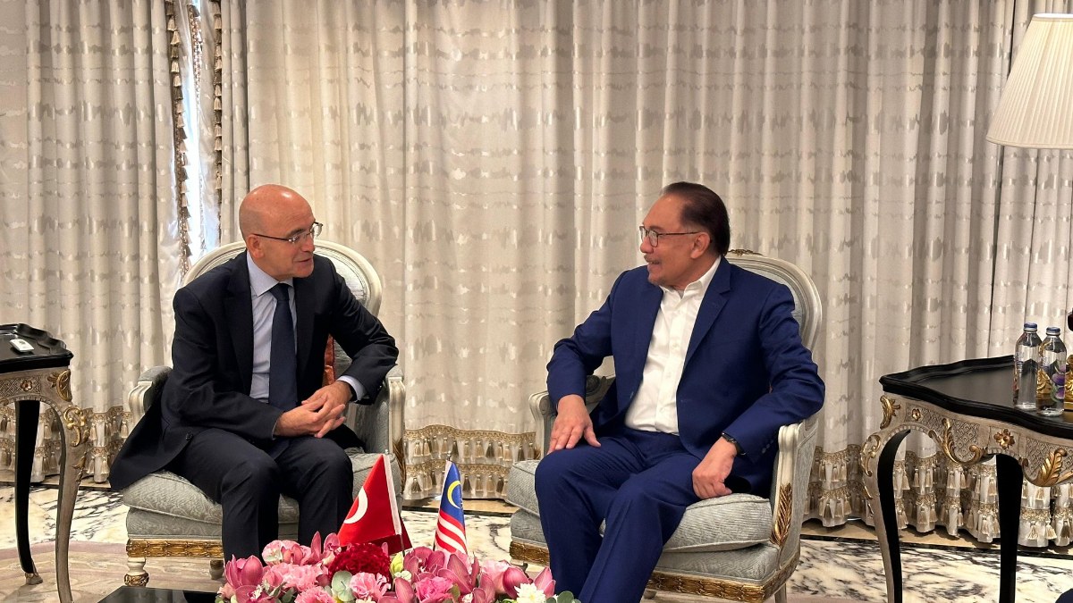 Mehmet Şimşek, Malezya Başbakanı ile buluştu