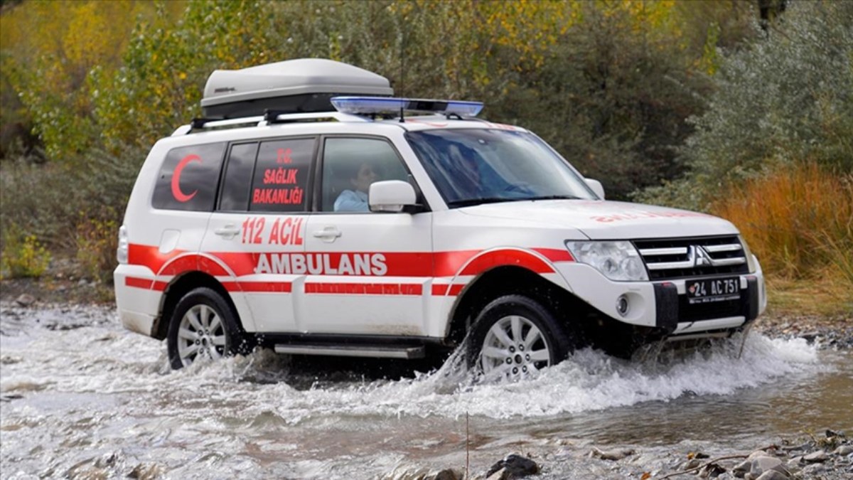 Erzincan'da dağ köylerindeki hastalara sağlık hizmeti, 4x4 ambulansla ulaşıyor