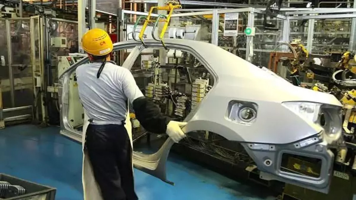 Toyota, patlama sonrası durdurduğu üretime yeniden başladı