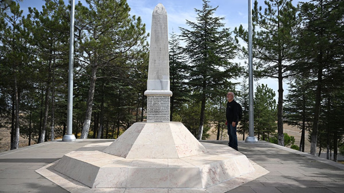 Çanakkale'de şehit düştüğü sanılan dedesinin mezarını Edirne'de buldu