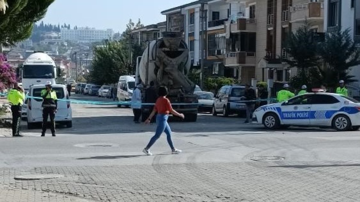 Yalova'da beton mikserinin çarptığı kadın kurtarılamadı