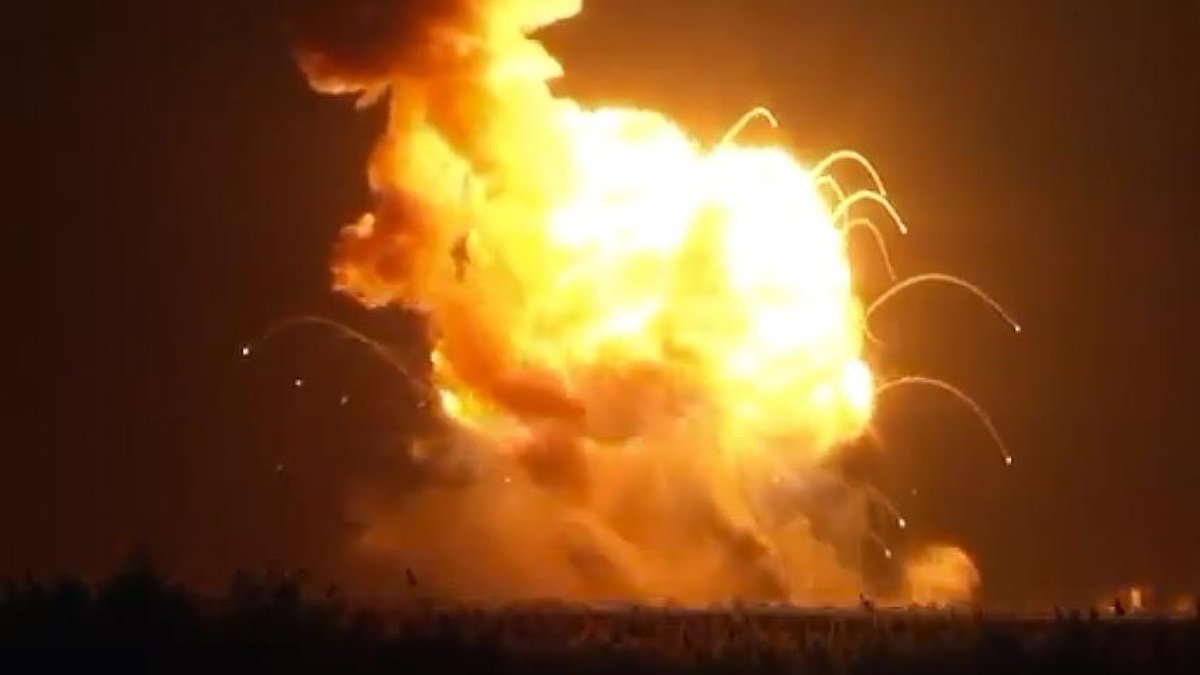Ukrayna'da nükleer santral yakınında patlama meydana geldi