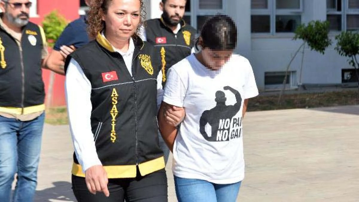Adana'da kızını ve yeğenini yanına alıp aile görünümüyle apartmandan motosiklet çaldılar