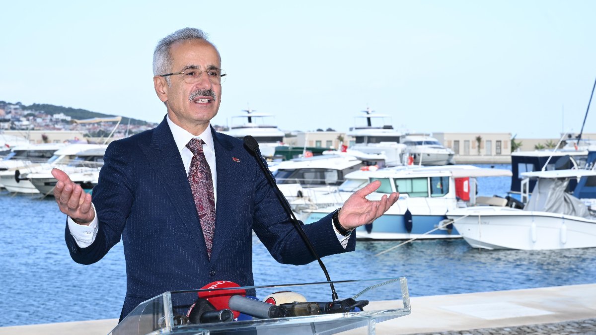 İzmir Yeni Foça yat limanı açıldı