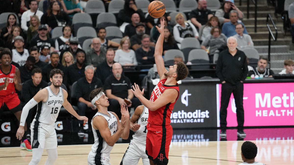 Cedi Osman'lı Spurs, Alperen Şengün'lü Rockets'ı uzatmada devirdi