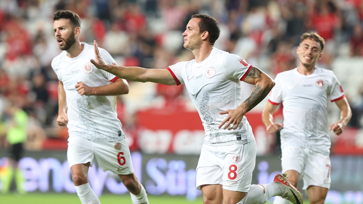 Antalyaspor, Başakşehir'i mağlup etti