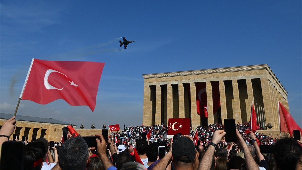 Türkiye'de 100'üncü yıl coşkusu! Anıtkabir 1 milyon 182 bin 425 ziyaretçi ağırladı