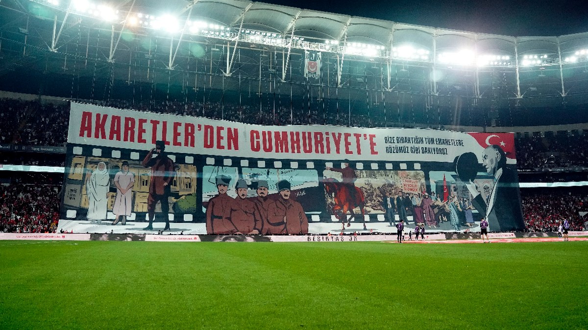 Beşiktaş'tan 29 Ekim Cumhuriyet Bayramı'na özel pankart!
