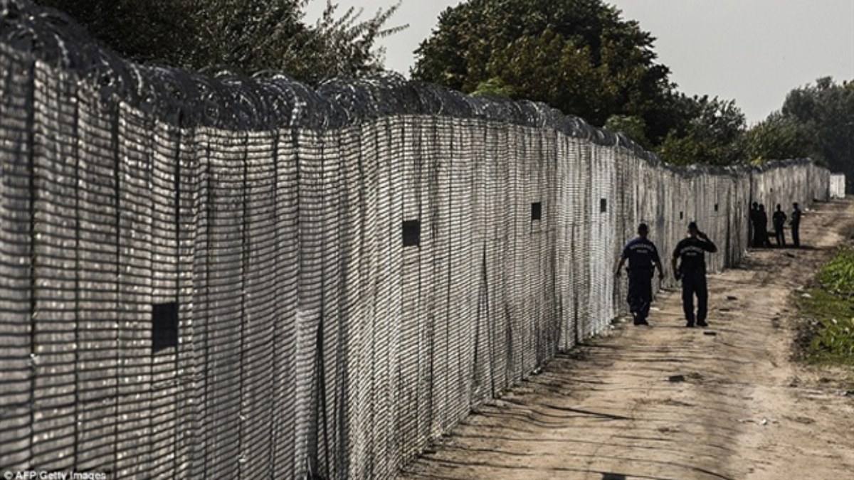 Slovakya, göçe karşı Macaristan sınırına çok sayıda polis ve asker yığacak