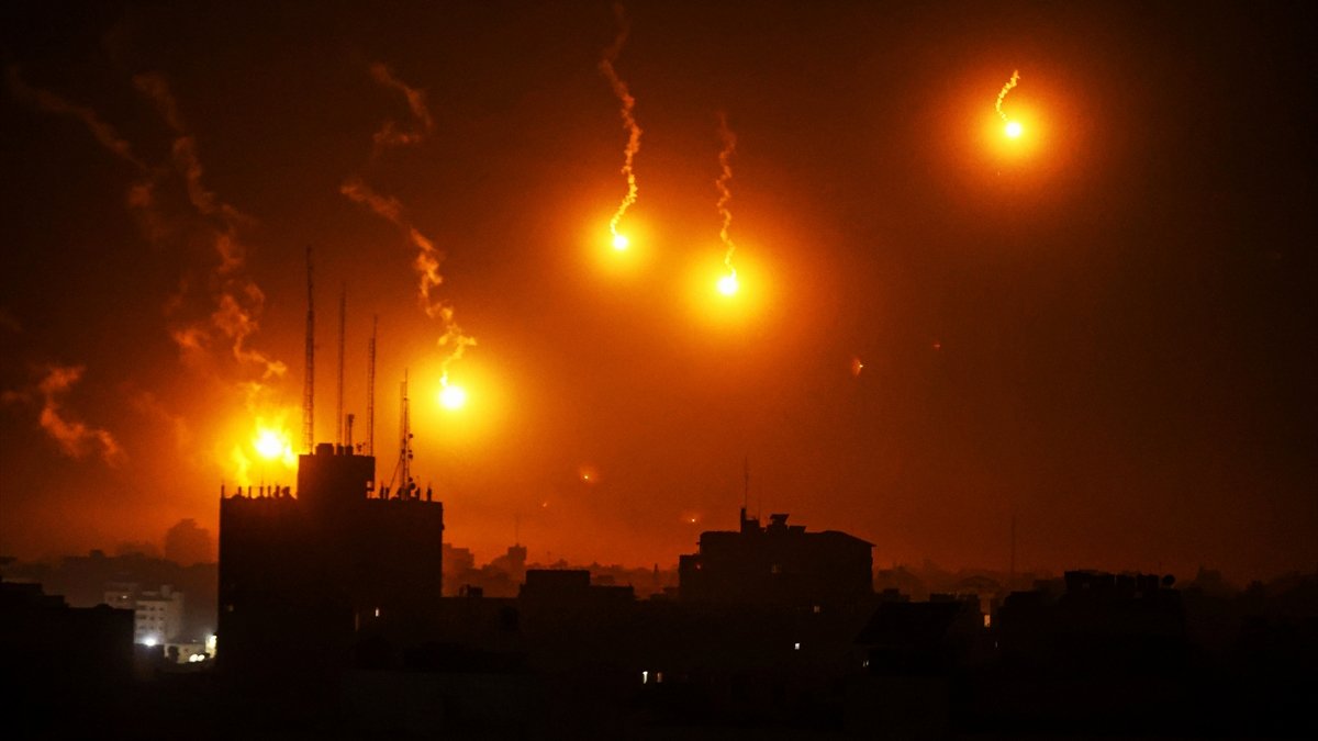 İsrail gece boyu Gazze'yi vurdu: Çok sayıda ölü var