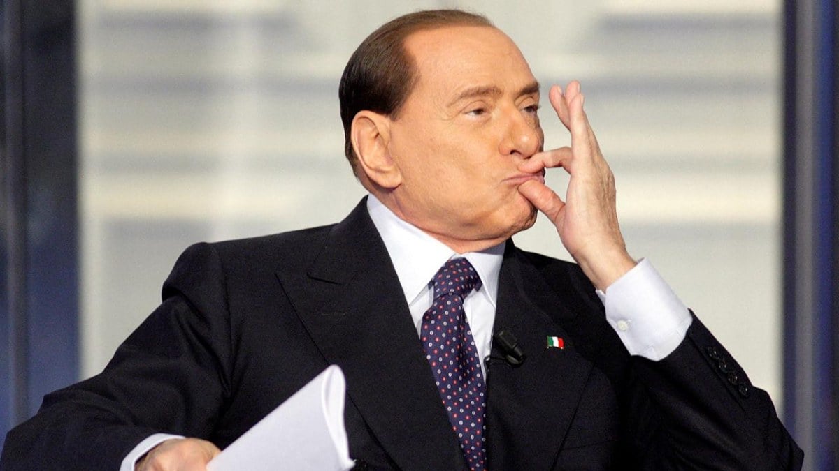 Berlusconi’nin gözde kadınlarına kötü haber! Maaşları kesildi