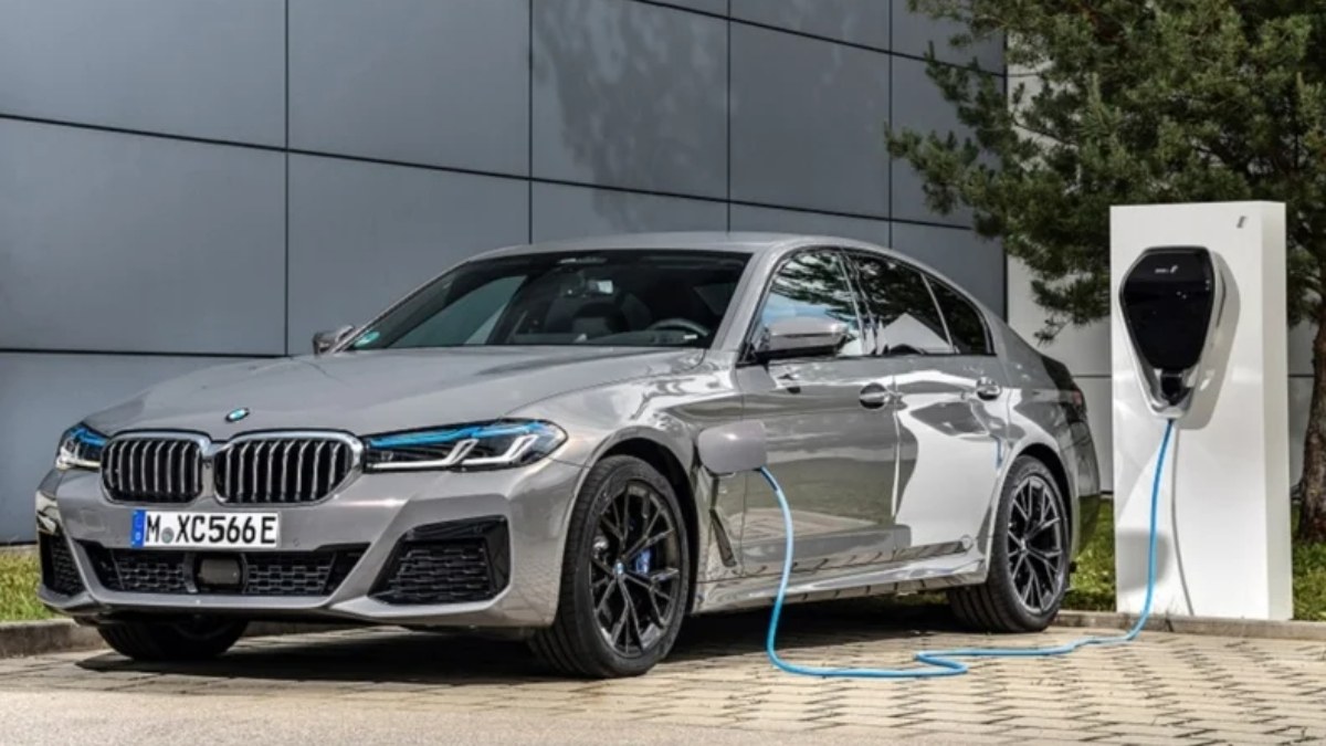 BMW, pahalı otomobilleri sayesinde gelirlerini artırdı