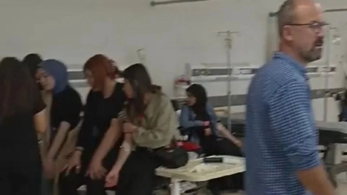 Yalova'da yurt yemeğinden rahatsızlanan 36 öğrenci, hastaneye kaldırıldı