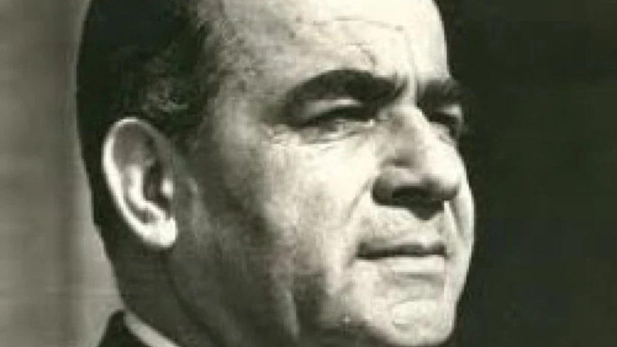 Şiirlerinde buram buram Anadolu kokan şair Faruk Nafiz Çamlıbel'in 50'inci ölüm yılı