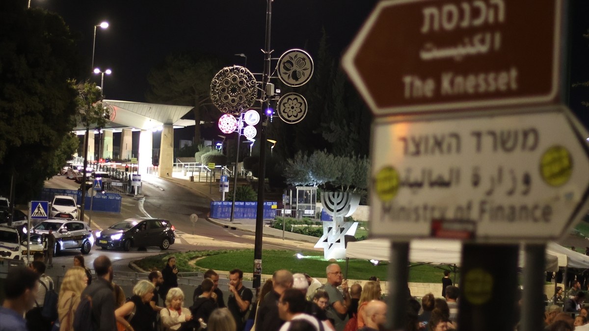 İsrail'de Netanyahu protestoları: İsrail Meclisi önünde çadır kurdular