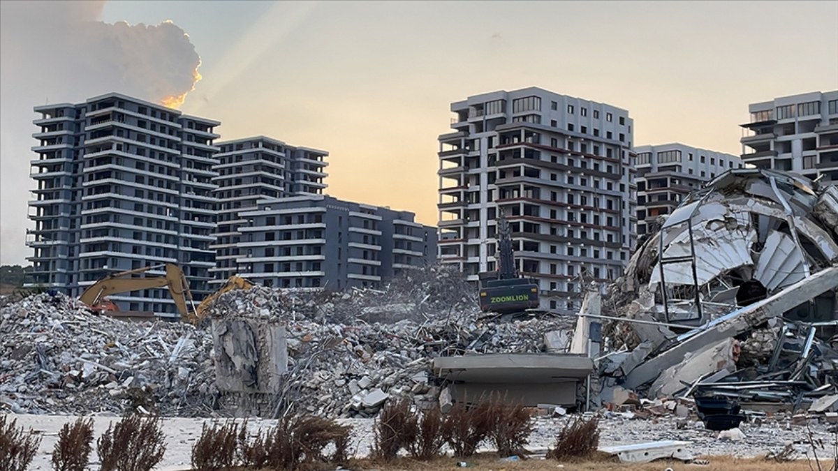 Deprem bölgesinde yıkılamayan binalarda yıkımı hızlandıracak karar