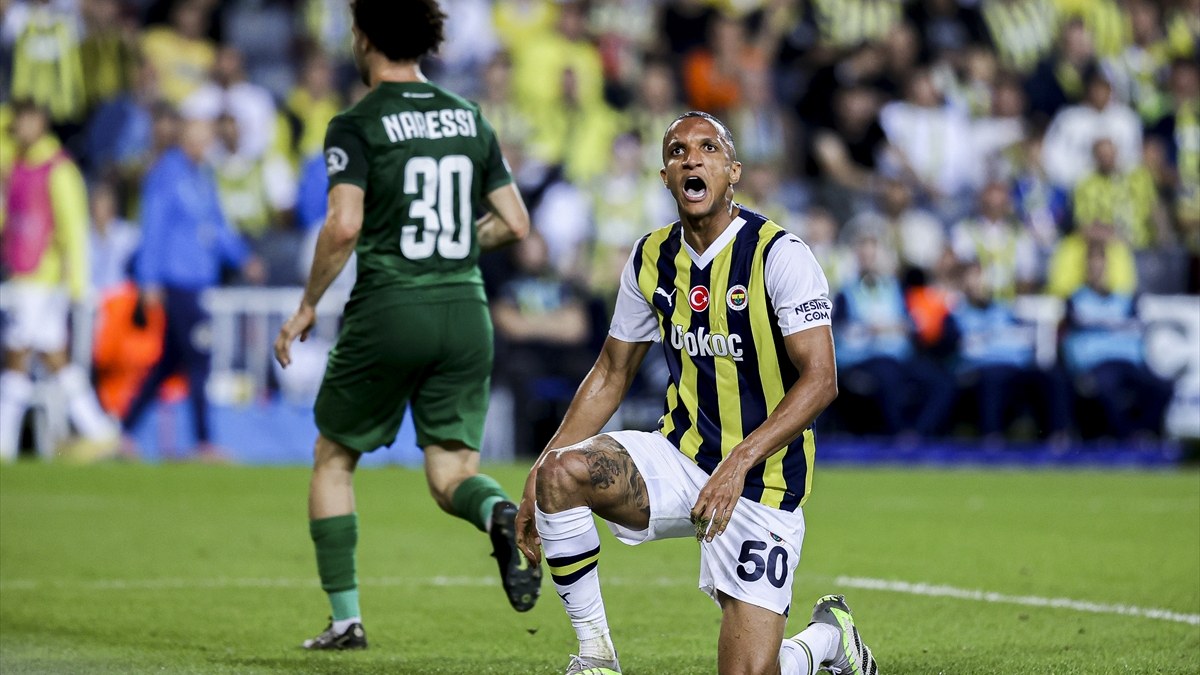 Fenerbahçe'de Rodrigo Becao, ameliyat edildi
