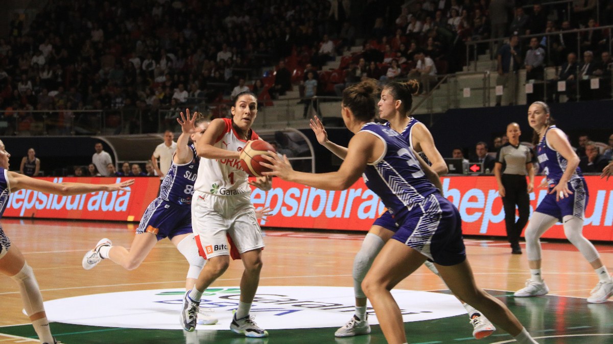 A Milli Kadın Basketbol Takımı, Slovakya'ya fark attı