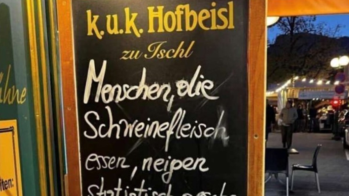 Avusturya'da restoranda İslam karşıtı tabelaya tepkiler
