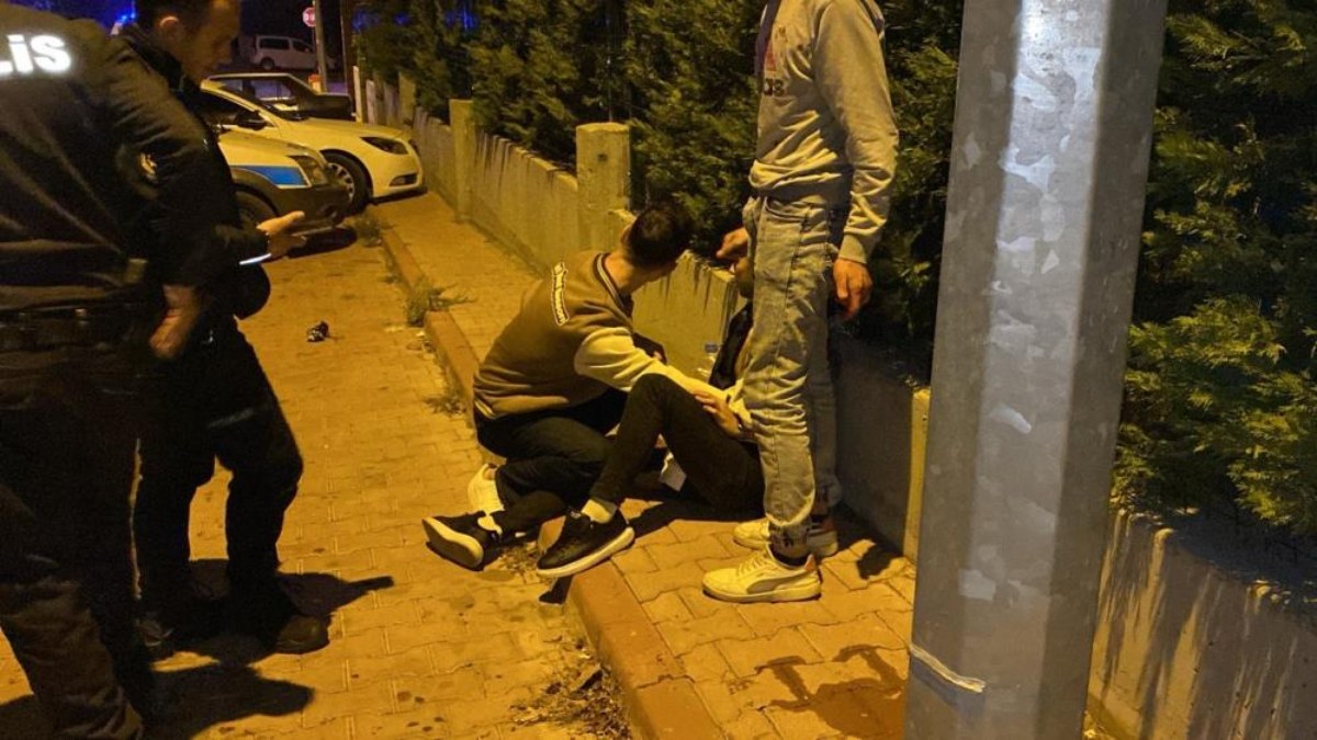 Kayseri'de bıçaklı kavga: 1'i ağır 2 kişi yaralandı