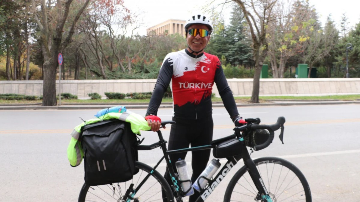 Aydın'dan Ankara'ya bisikletle geldi! Atatürk için 630 kilometre pedal çevirdi