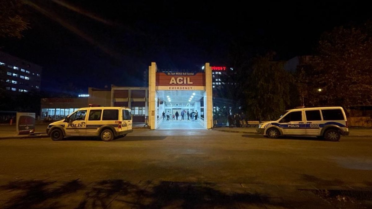 Kayseri'de bıçaklı kavga: 1'i ağır 3 kişi yaralandı
