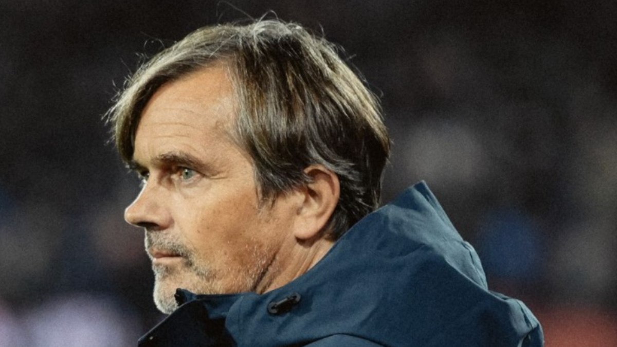 Fenerbahçe'nin eski çalıştırıcısı Phillip Cocu, Vitesse'den istifa etti