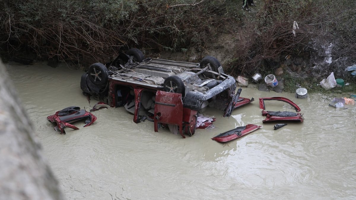 Manisa'da Gediz Nehri'ne uçan araçta 3 kişi hayatını kaybetti