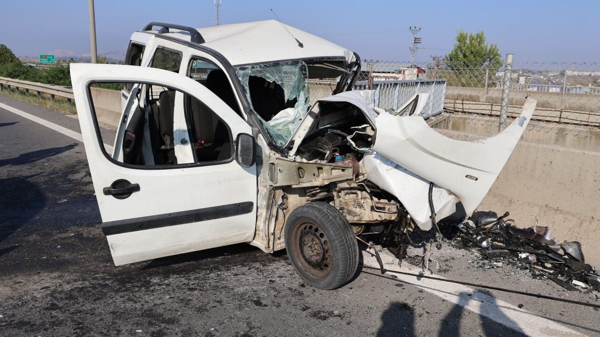 Adana'da ters yönde giden otomobil dehşet saçtı: 3 ölü