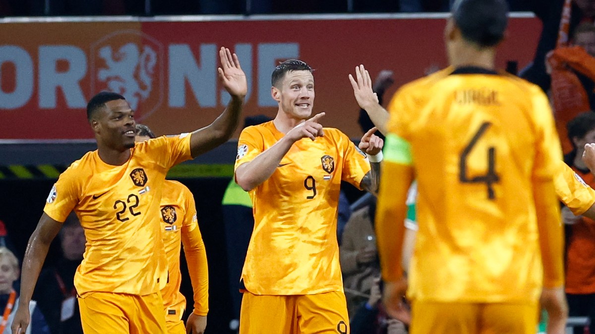 Hollanda, İrlanda'yı Weghorst'un golüyle yıktı