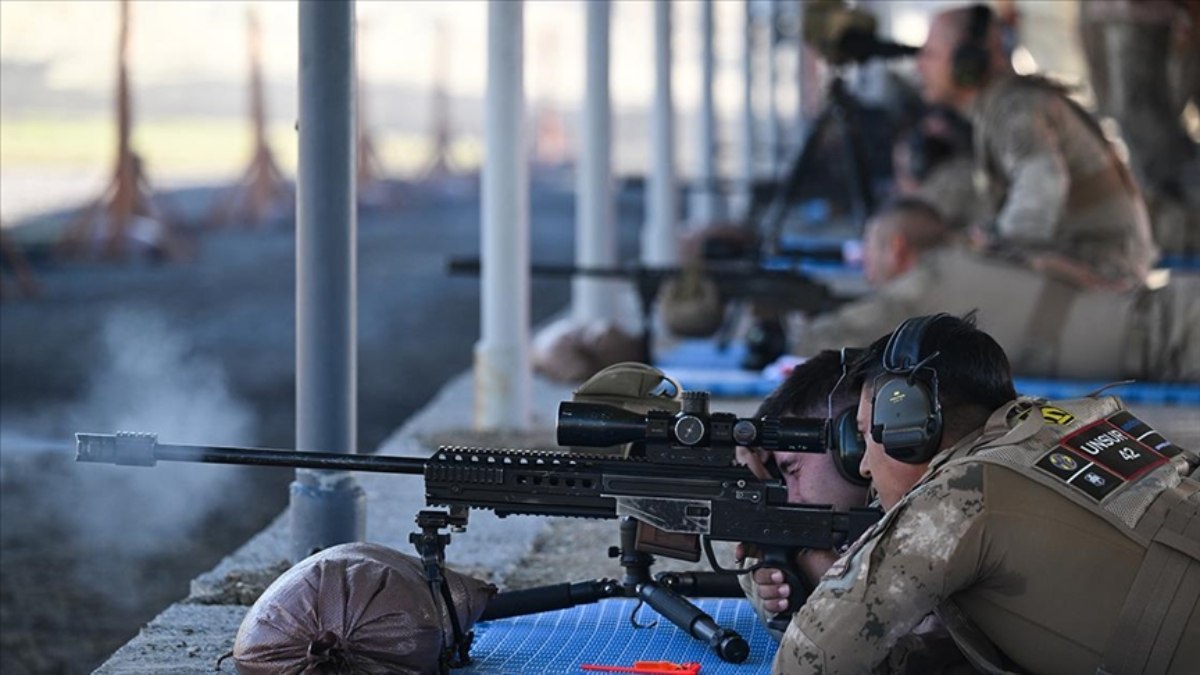 İzmir'de jandarma keskin nişancıları yarıştı