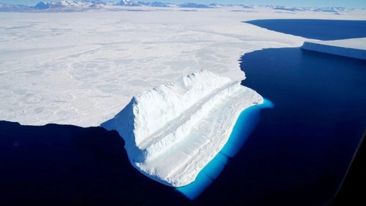 37 yıl sonra bir ilk: Dünyanın en büyük buz dağı hareket etti