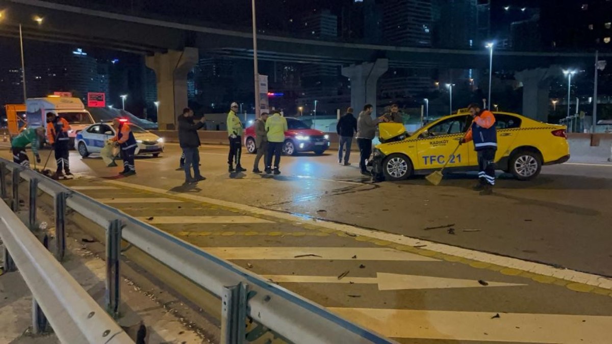 Kadıköy'de trafik kazası: 1 yaralı