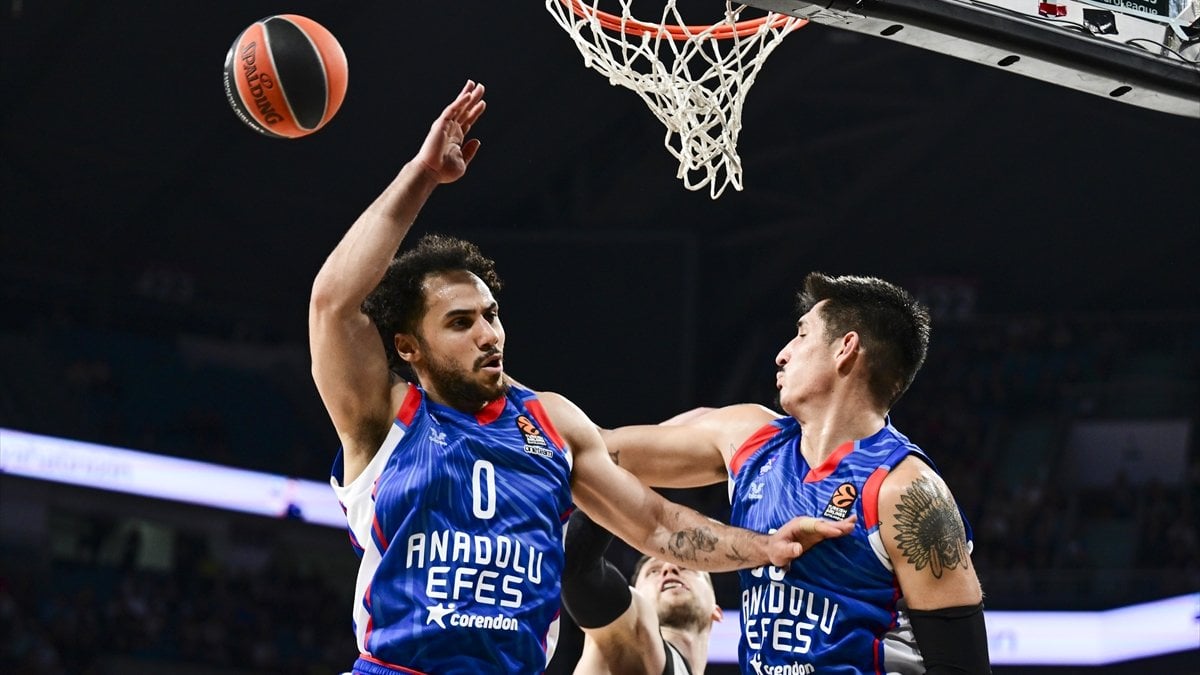 EuroLeague'de haftanın MVP'leri Larkin ve Lo seçildi