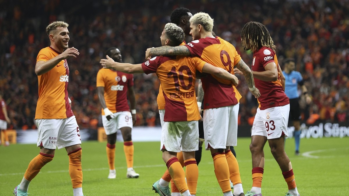 Galatasaray, Alanyaspor'u farklı geçti