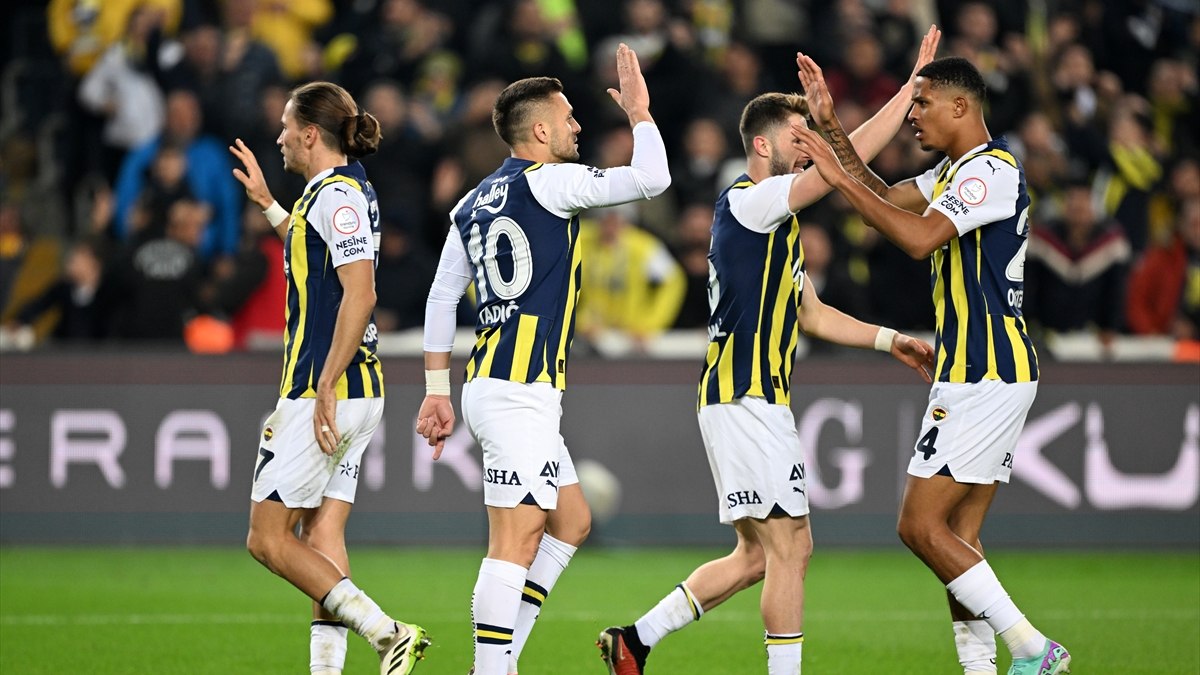 Fenerbahçe, Fatih Karagümrük'ü iki golle geçti