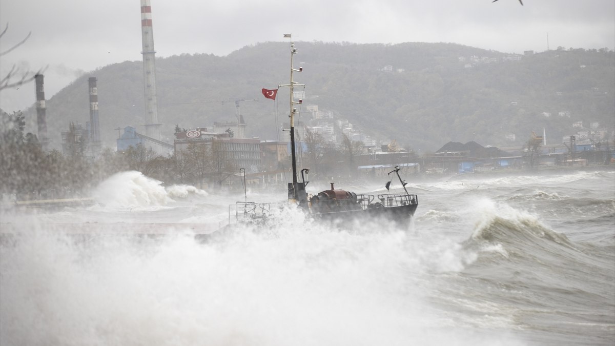 Zonguldak'ta eğitime fırtına engeli! Okullar 1 gün tatil edildi