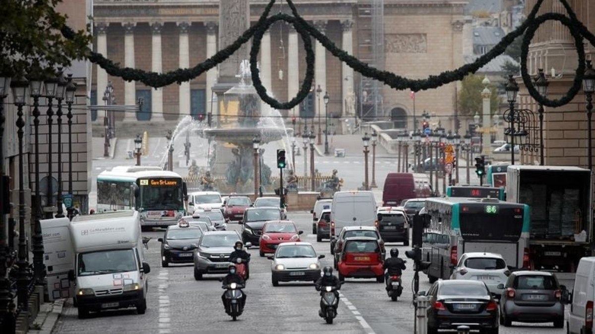 Fransa, büyük SUV modellerini trafikte istemiyor: Park ücretleri artacak!