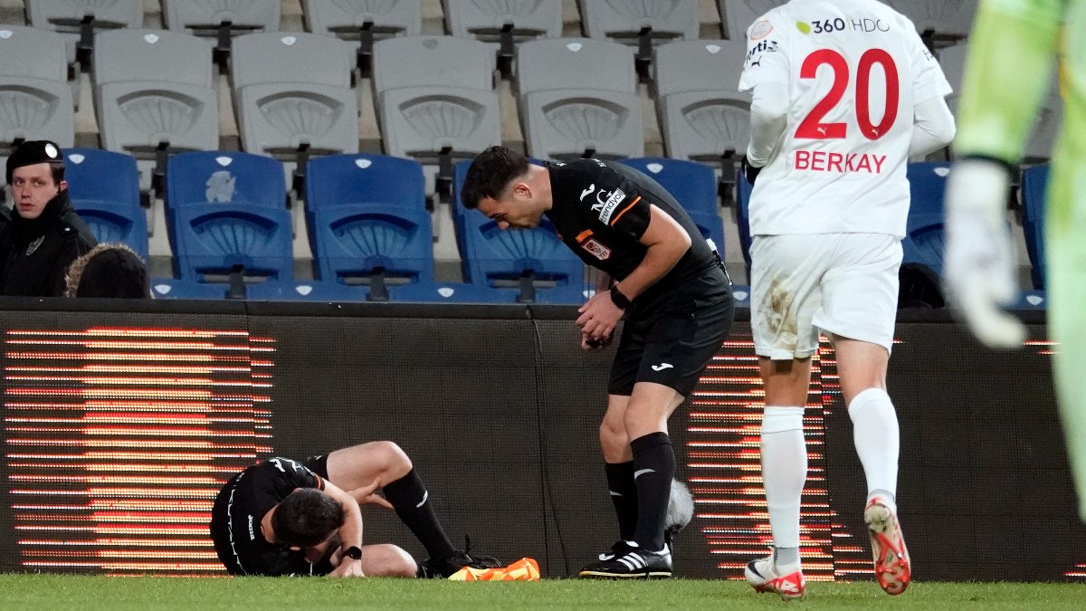 Süper Lig'de ikinci hakem sakatlığı! Yardımcı hakem maça devam edemedi