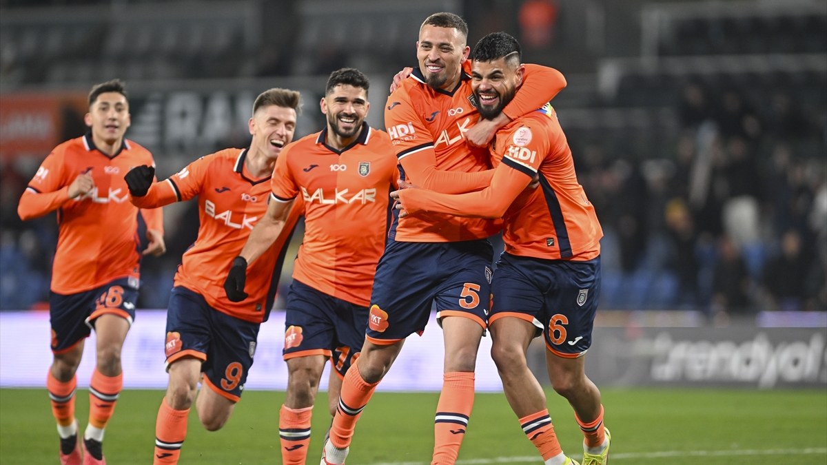 Başakşehir, Pendikspor'u dört golle geçti