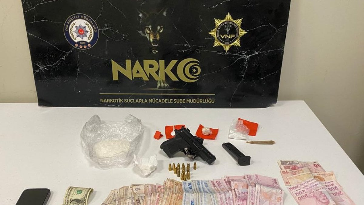 Van'da uyuşturucu satıcılarına operasyon: 27 gözaltı