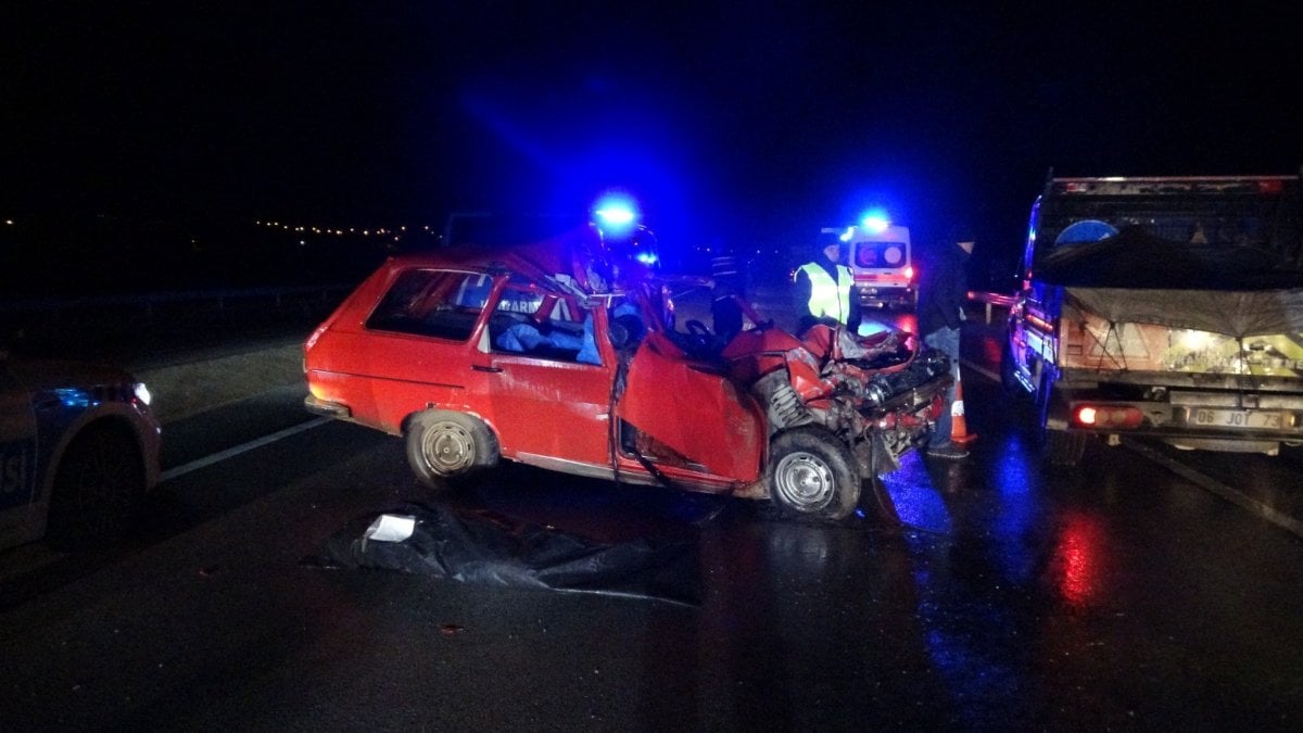 Tokat'ta araç kamyona arkadan çarptı: 2 ölü