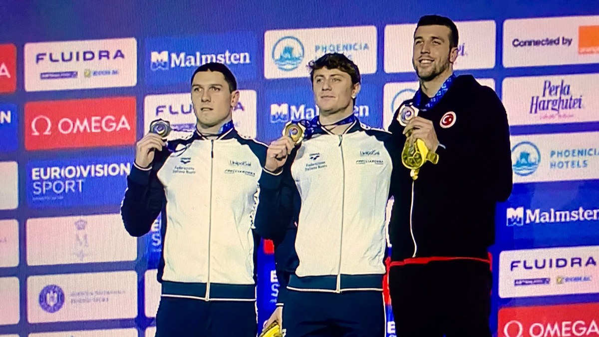 Milli yüzücü Hüseyin Emre Sakçı'dan bronz madalya!