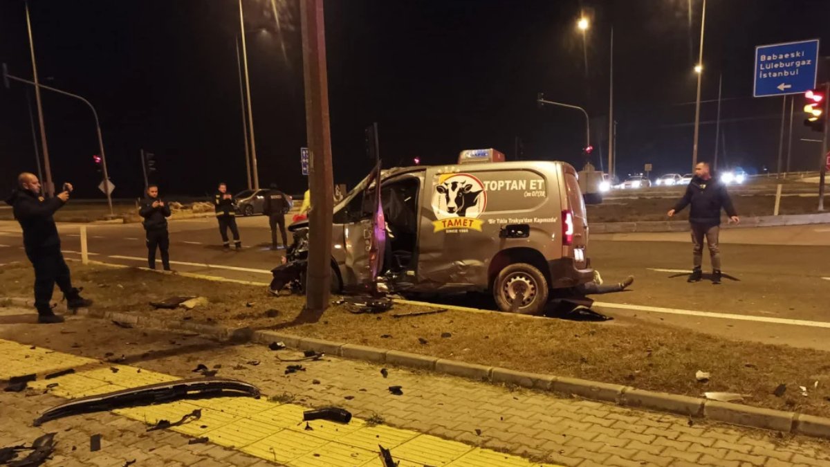 Edirne'de otomobil ile hafif ticari aracın çarpıştığı kazada 1 kişi öldü