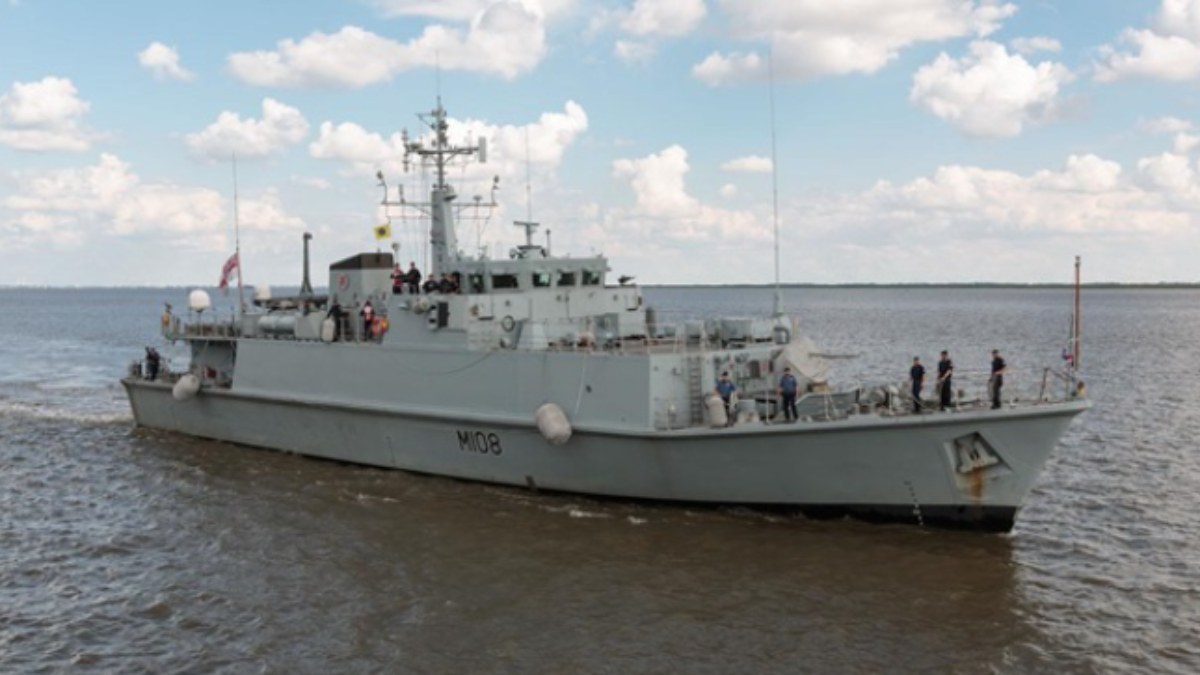 İngiltere, Ukrayna'ya iki mayın avlama gemisi teslim etti