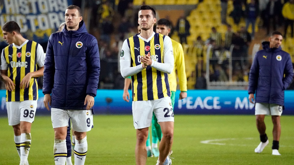 Fenerbahçe ve tribünler Umut Nayir'e destek oldu