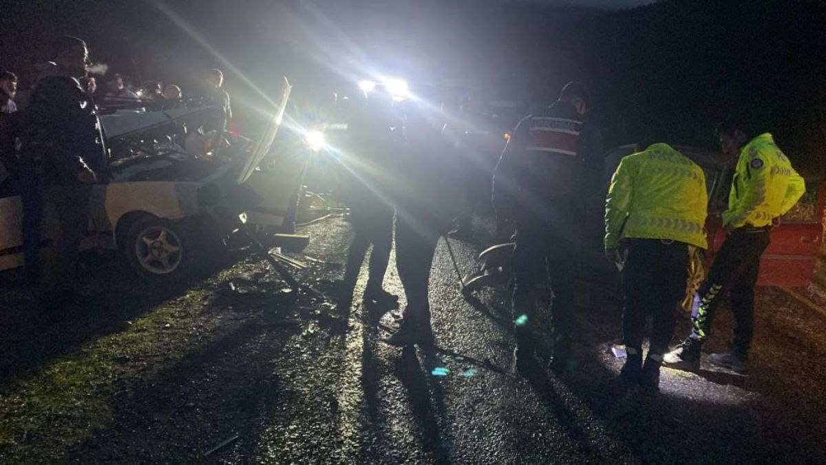Karabük'te kontrolden çıkan iki otomobil çarpıştı: 3 yaralı