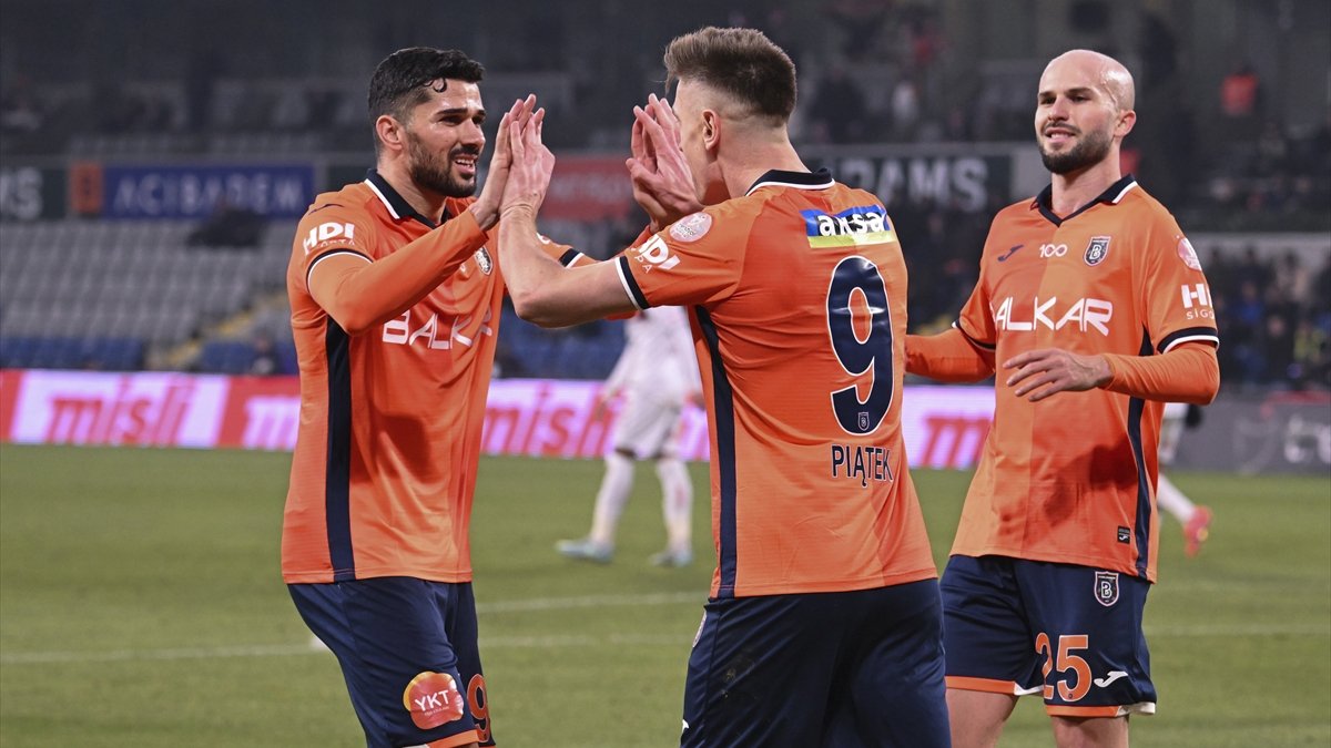 Başakşehir, Sivasspor'u üç golle geçti